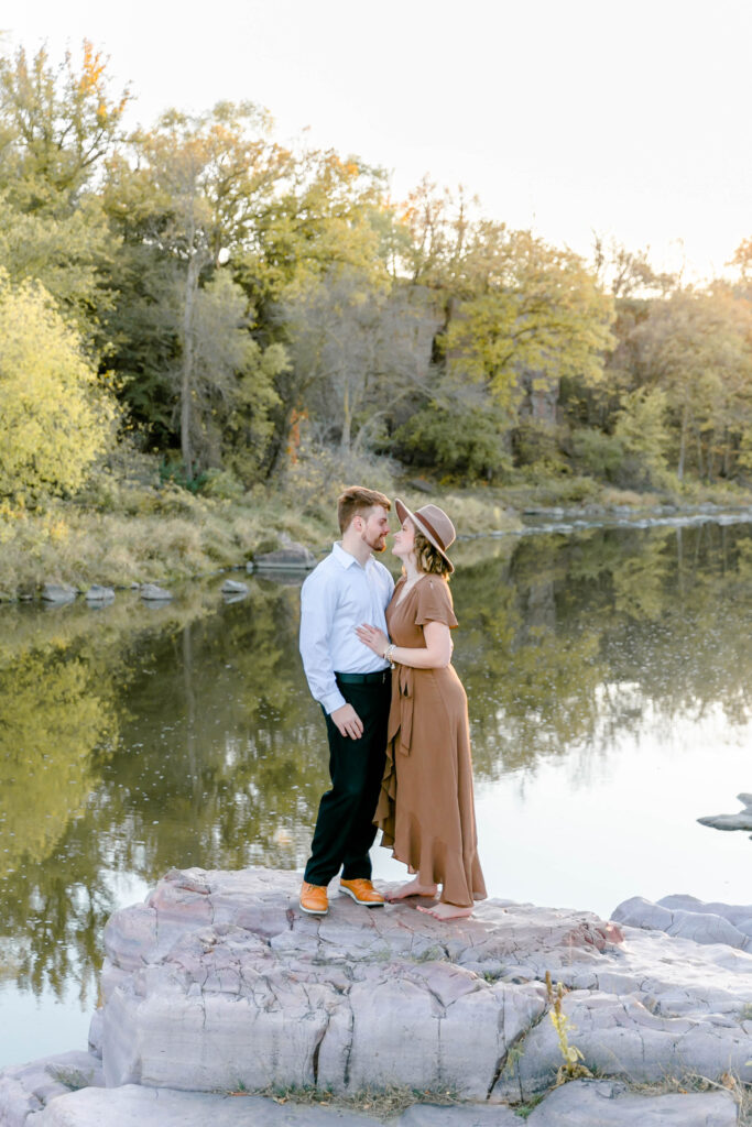 lake engagement photo location in sioux falls